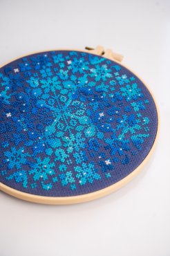 Набор для вышивания Ø190 мм ORNER x Diva Olivka «Орнамент. Звездные цветы»: Фото - ORNER