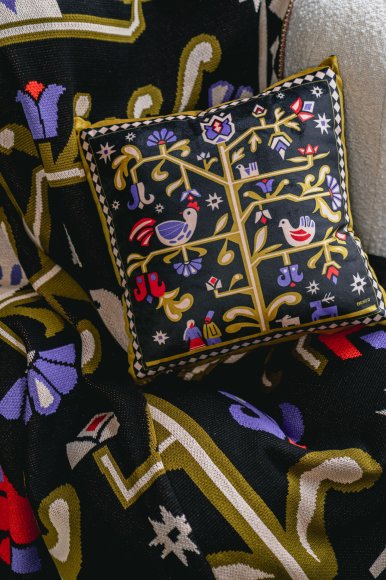 Cushion "Tree of Life" black: Photo