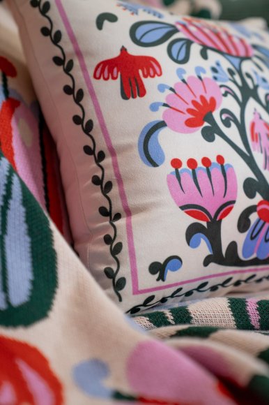 Подушка «Світове дерево» молочна: Фото