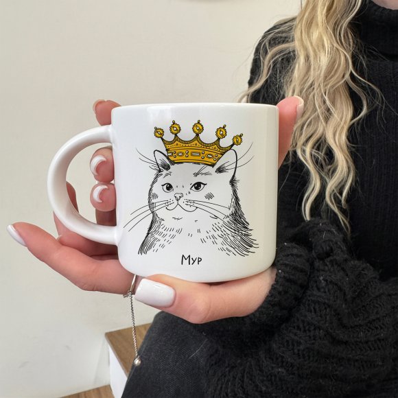 Cup Cat in a crown: Photo