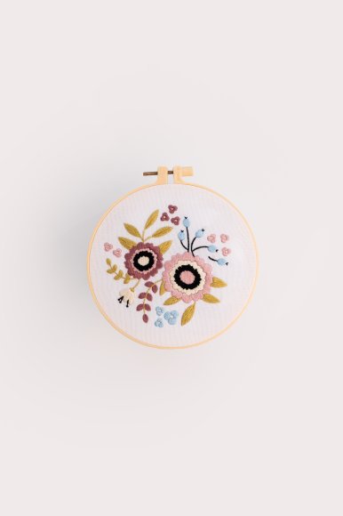 Embroidery kit Ø160 mm "Pastel flowers": Photo