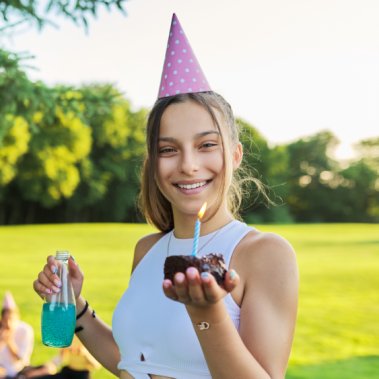 Что подарить девочке 15 лет: актуальные идеи и варианты: Фото - ORNER