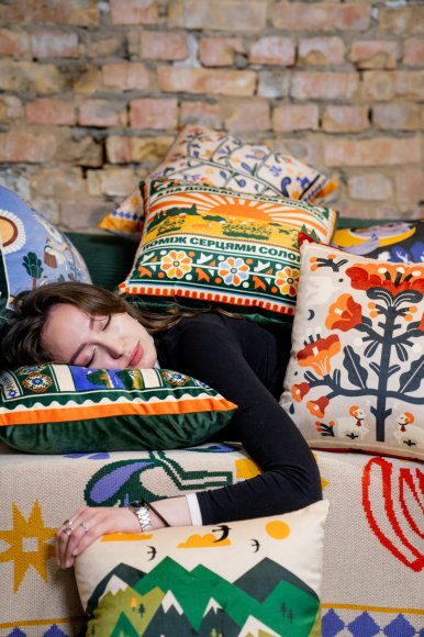 Подушка «Вічне дерево життя» світла: Фото