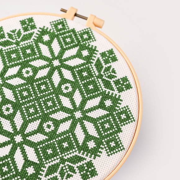 Набор для вышивания Ø190 мм ORNER x Diva Olivka «Мандала» зеленый: Фото