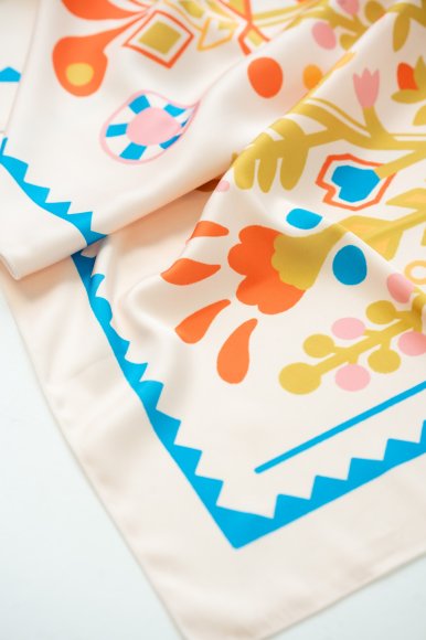 Scarf "Symbol of Life" light: Photo