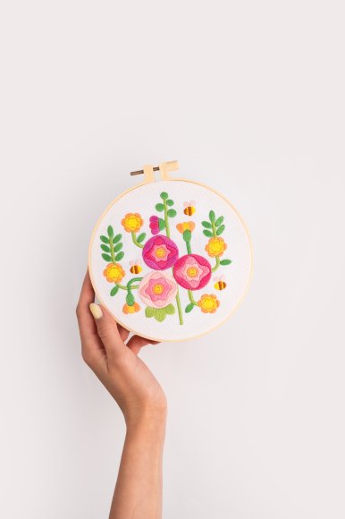 Набор для вышивания Ø160 мм «Цветы у дома»: Фото