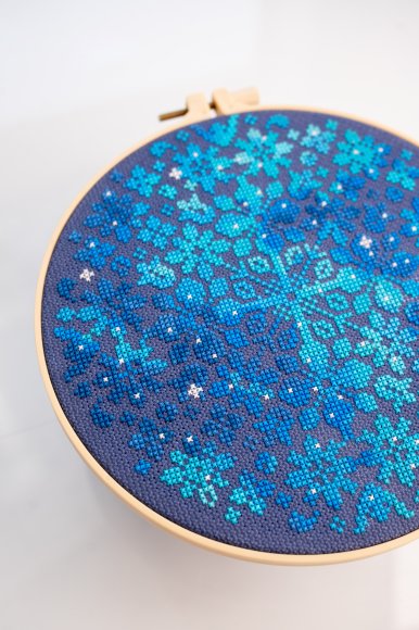 Набор для вышивания Ø190 мм ORNER x Diva Olivka «Орнамент. Звездные цветы»: Фото