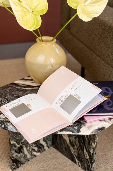 Фотоальбом із завданнями для побачень «54 Неймовірні побачення» світлий: Фото