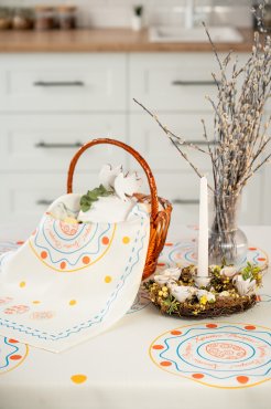 Скатерть «Пасхальные моменты» светло-голубая 130х170: Фото - ORNER