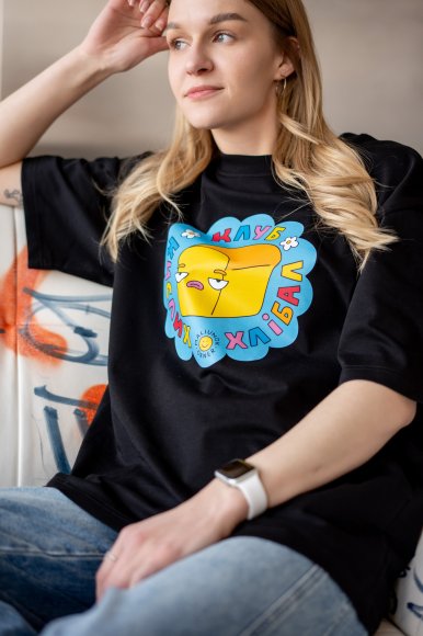 Футболка оверсайз ORNER х Maliunok «Клуб» черная: Фото