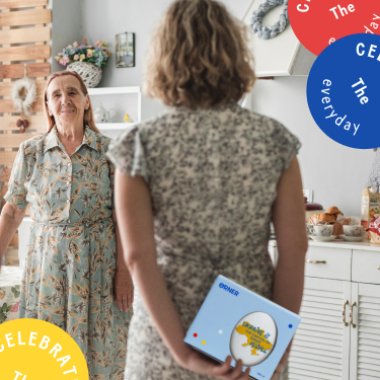 Что можно подарить бабушке на День рождения: лучшие идеи: Фото - ORNER