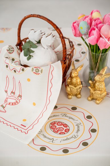 Скатерть «Пасхальные моменты» светло-красная 130х170: Фото