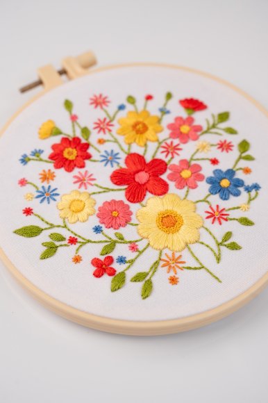 Embroidery kit Ø160 mm "Variety of flowers": Photo