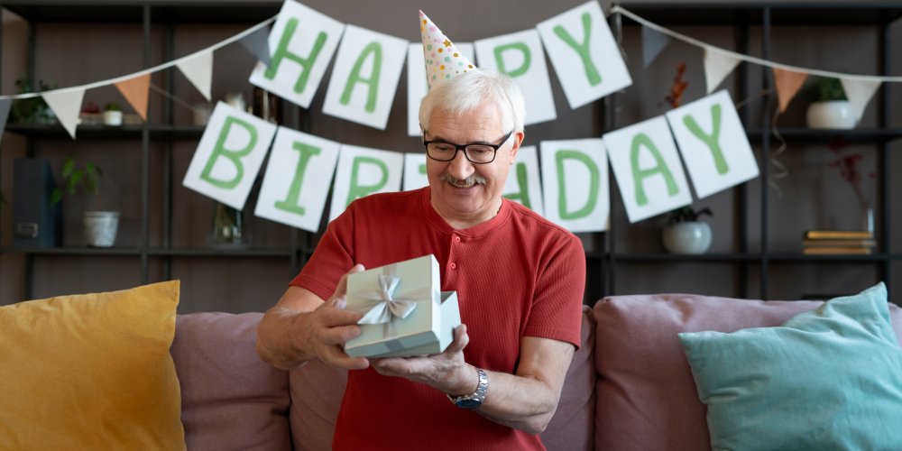 Что подарить дедушке: идеи подарков для дедушки на все случаи жизни: Фото 1 - ORNER