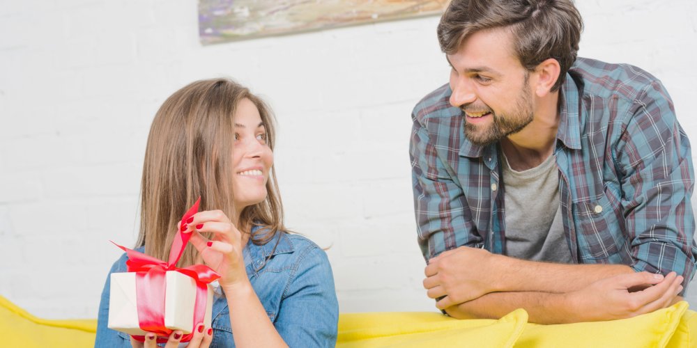 Що подарувати коханій на день народження: ідеї, варіанти та поради щодо вибору: Фото 1 - ORNER