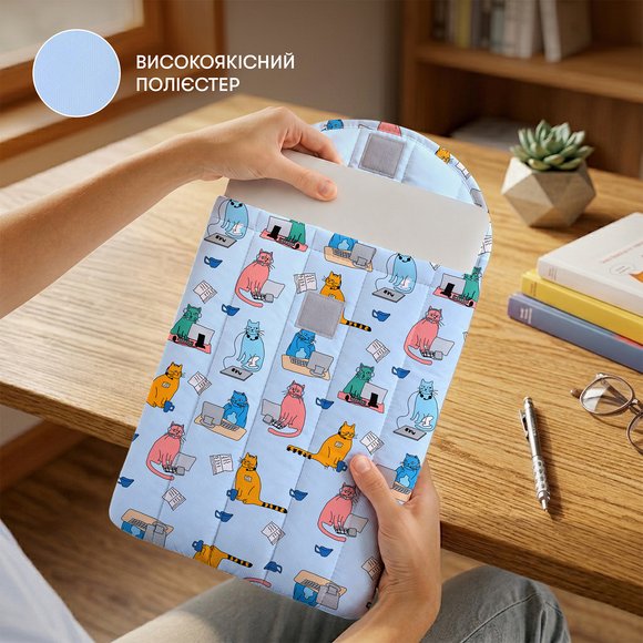 Вертикальный чехол для ноутбука «Коты-работники»: Фото