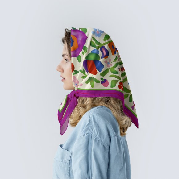 Хустка-косинка «Квіти» бежева: Фото