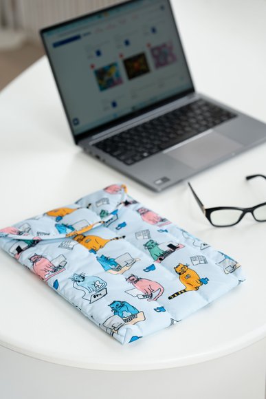 Vertical laptop case "Worker cats": Photo
