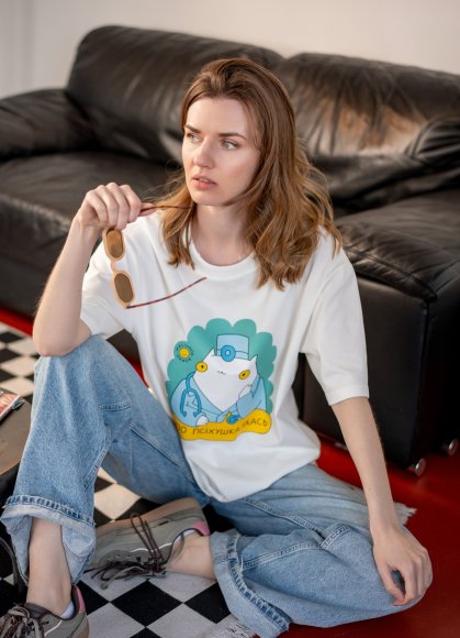 Футболка оверсайз ORNER х Maliunok «Психушка» молочная: Фото