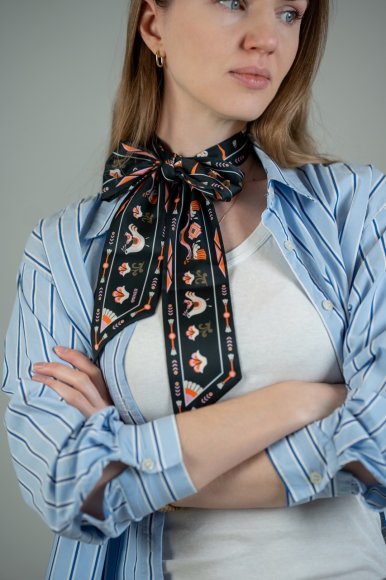 Платок твилли «Дерево рода» черный: Фото