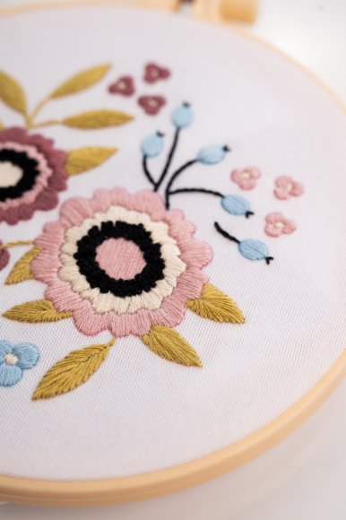 Embroidery kit Ø160 mm "Pastel flowers": Photo