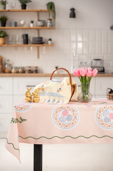 Скатерть «Пасхальный венок» розовая 130х170: Фото