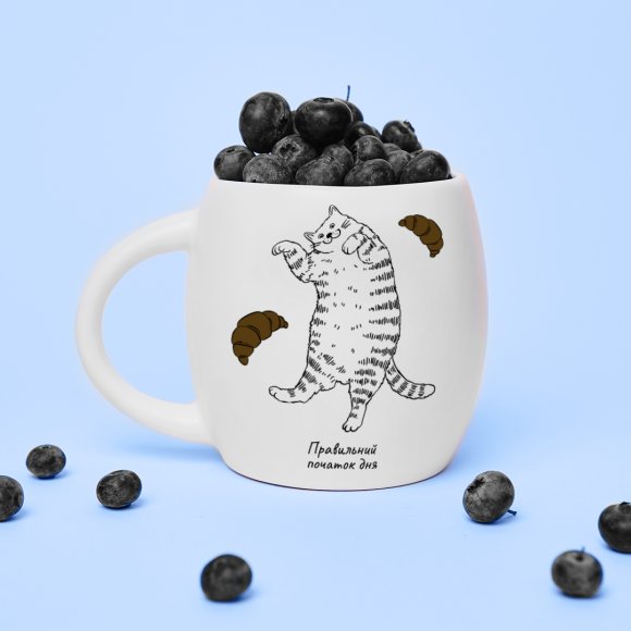 Чашка «Ленивый кот с круассанами»: Фото