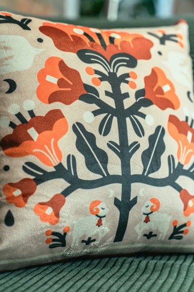 Подушка «Вічне дерево життя» світла: Фото