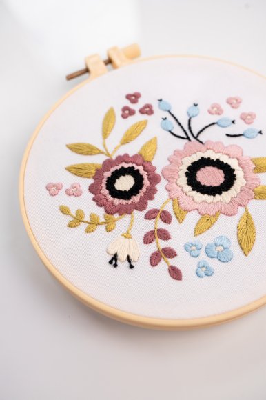 Embroidery kit Ø160 mm "Pastel flowers": Photo