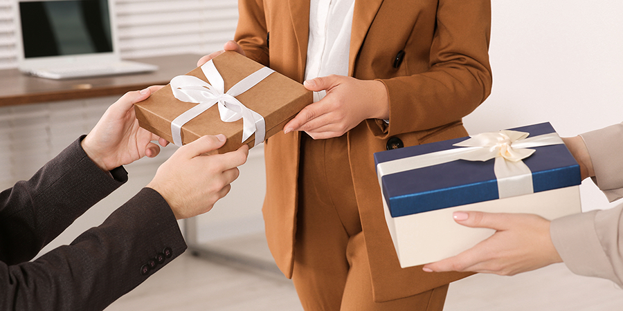  Корпоративные подарки: что подарить для сотрудников, клиентов и партнеров: Фото 1 - ORNER 