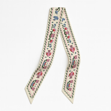  Платок твилли «Мировое дерево» молочный: фото - ORNER 