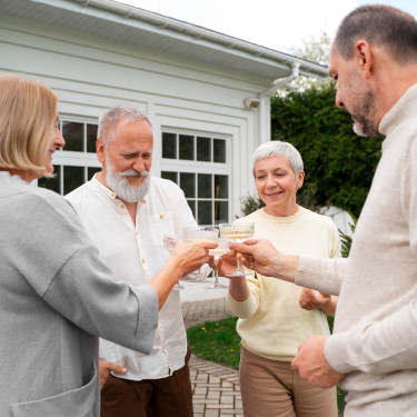  Що подарувати сватам при знайомстві: традиції, поради та ідеї: фото - ORNER 