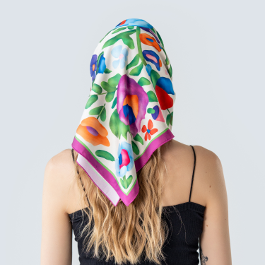  Хустка дівчині в подарунок: ідеї, прикмети та поради щодо вибору: фото - ORNER 