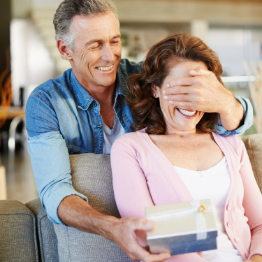  Що подарувати на 16 років весілля: ідеї та рекомендації: фото - ORNER 