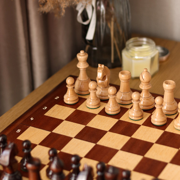  Set of wooden chess dark brown: Photo - ORNER 