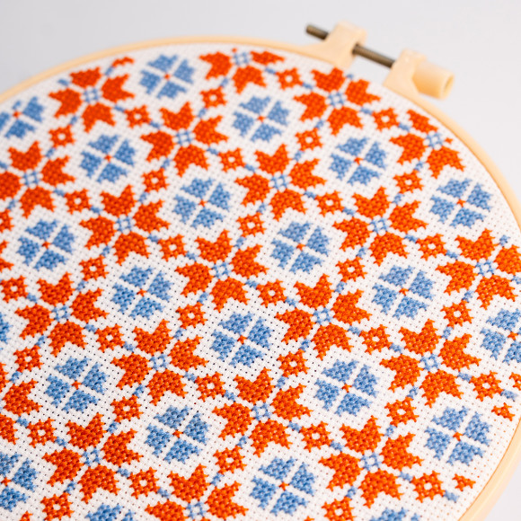  Набор для вышивания Ø190 мм ORNER x Diva Olivka «Двухцветный орнамент»: Фото - ORNER 