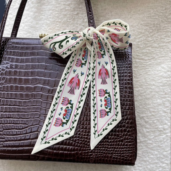  Платок твилли «Мировое дерево» молочный: Фото - ORNER 