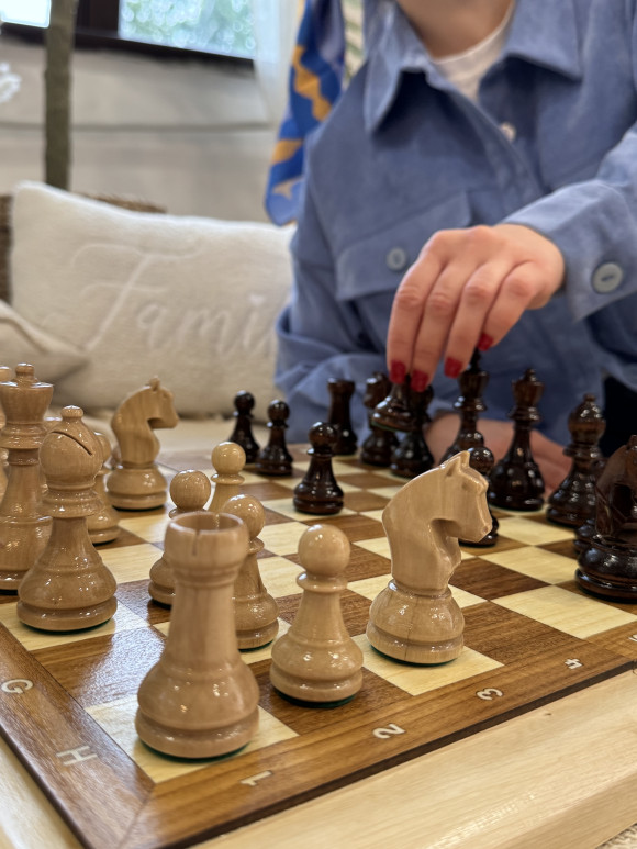  Light brown wooden chess: Photo - ORNER 