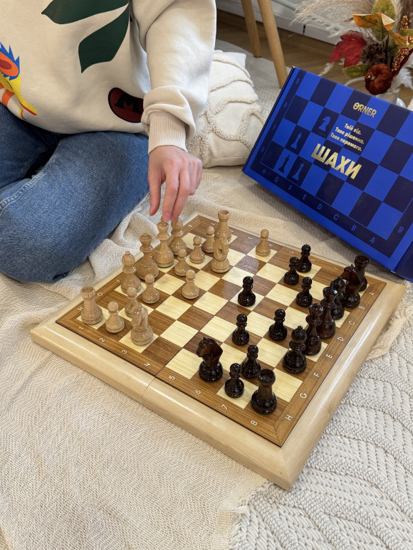  Light brown wooden chess: Photo - ORNER 