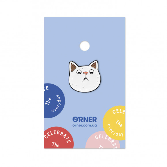  Surprised cat Pin: Photo - ORNER 