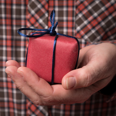  Що можна подарувати татові: ідеї та варіанти подарунків для тата: Фото - ORNER 